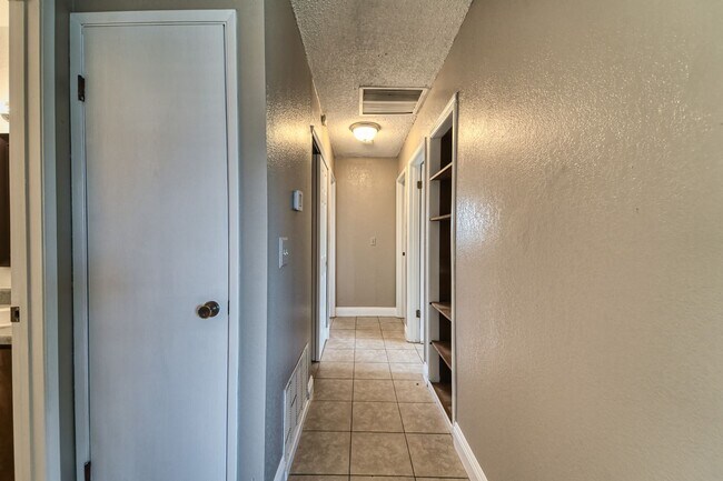 Foto del edificio - 4341 Elton Ave