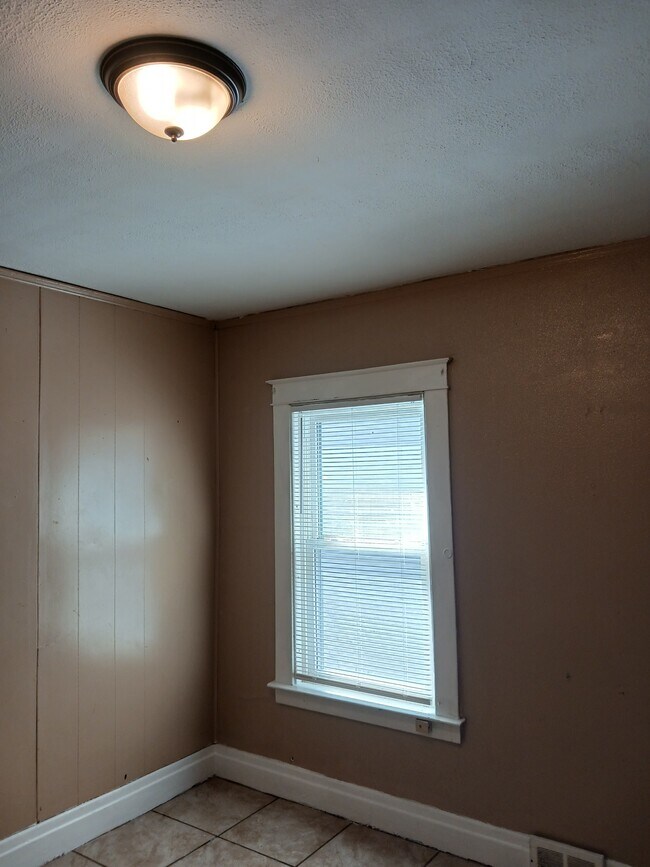 Building Photo - 1545 La Salle Ave