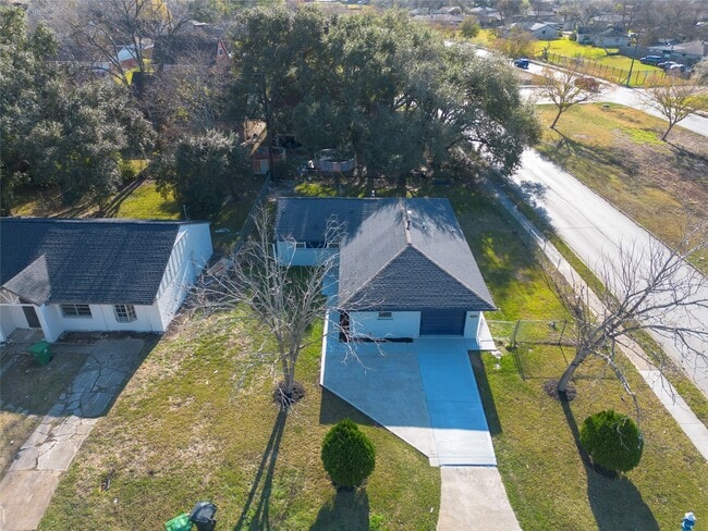 Building Photo - 5502 Elm Tree Dr