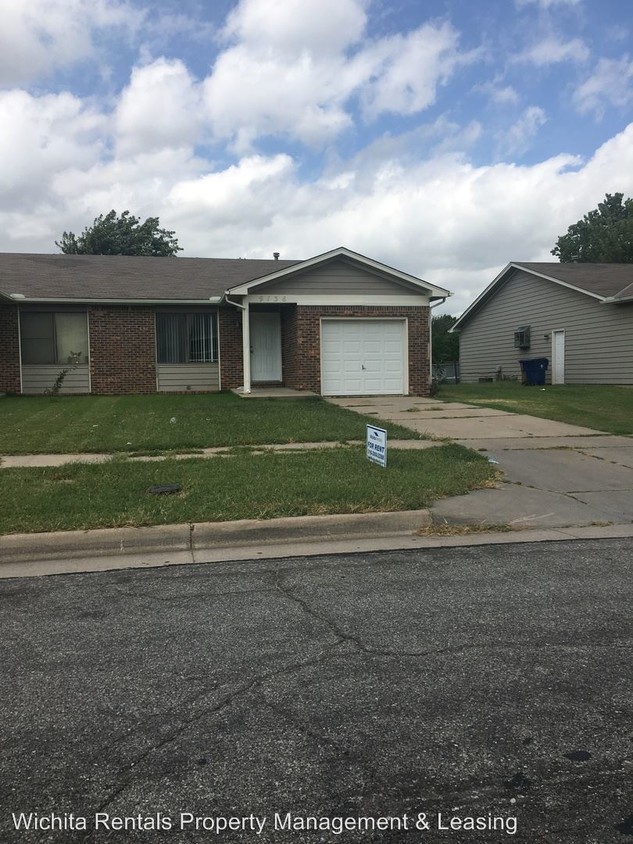 Primary Photo - 9136 E Bedell St