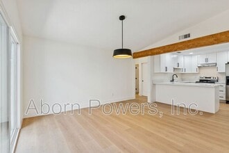 Building Photo - 9752 Woodhollow Way