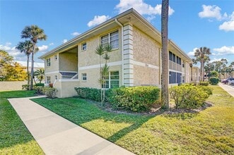 Building Photo - 1560 SE Royal Green Cir