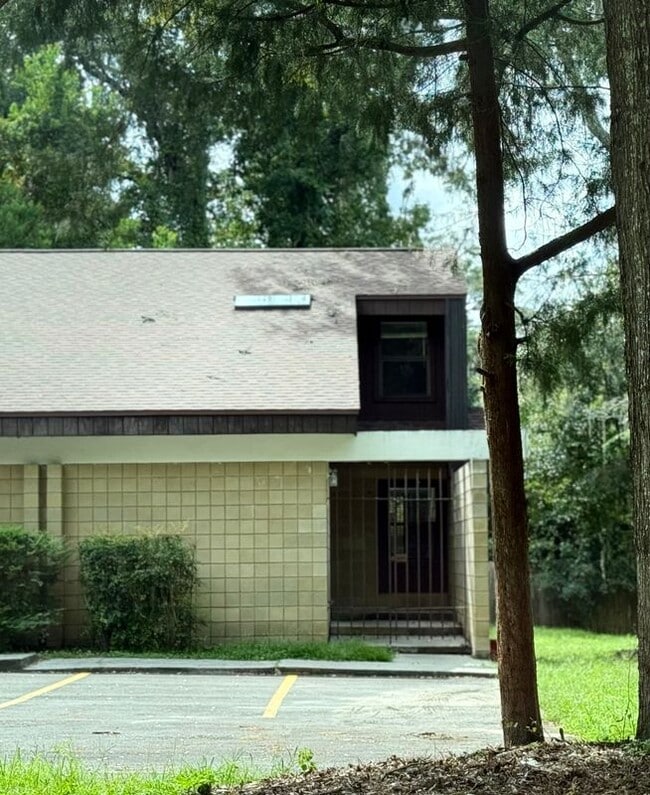 Building Photo - 4304 SW 70th Terrace