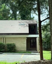 Building Photo - 4304 SW 70th Terrace