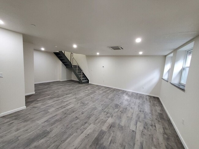 Building Photo - 756 40th St