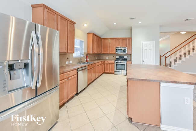 Foto del edificio - 3010 Silverwood Park Ln