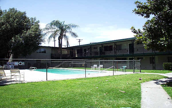 The Redwoods - The Redwoods at Fresno