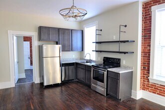 Building Photo - 2711 Arsenal St