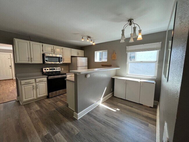 Foto del edificio - Beautifully Updated 6-Bedroom Home in York...