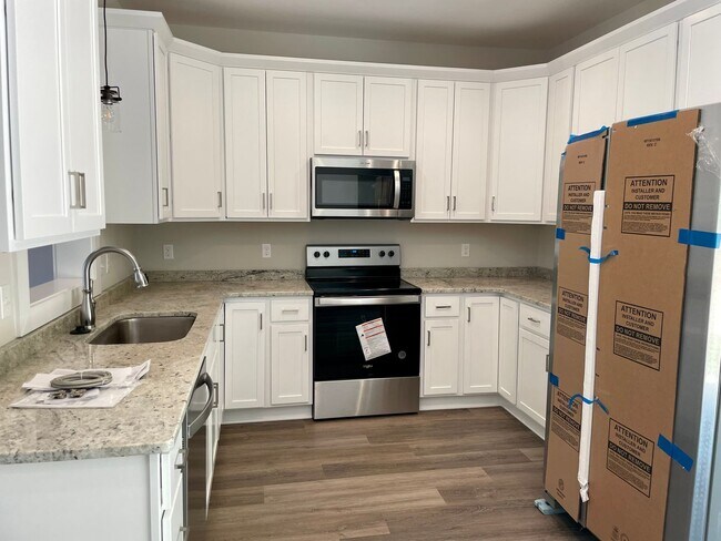 Building Photo - End Unit Luxury Townhouse in Campbell County