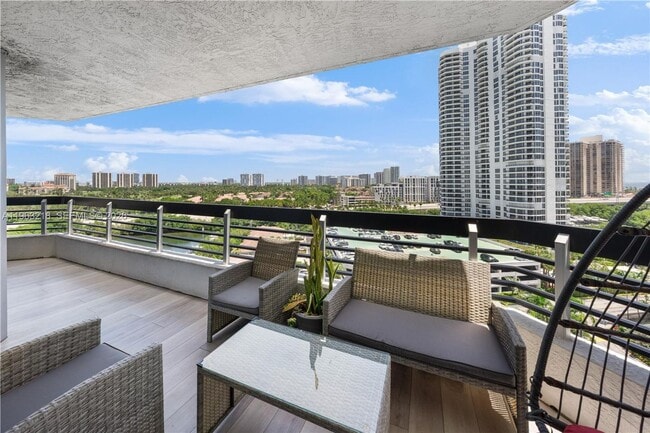 Foto del edificio - 3530 Mystic Pointe Dr