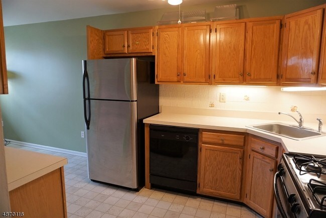 Building Photo - 51 Brookside Ln