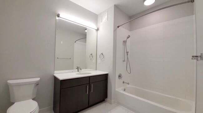 Foto del edificio - 801 W Adams St