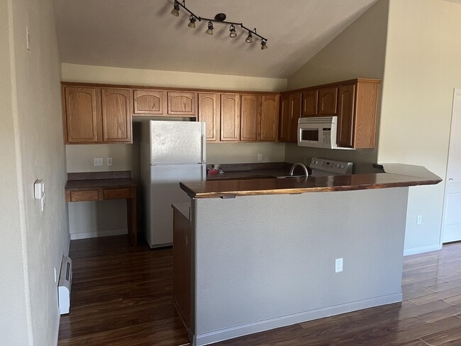 Building Photo - 608 River View Dr