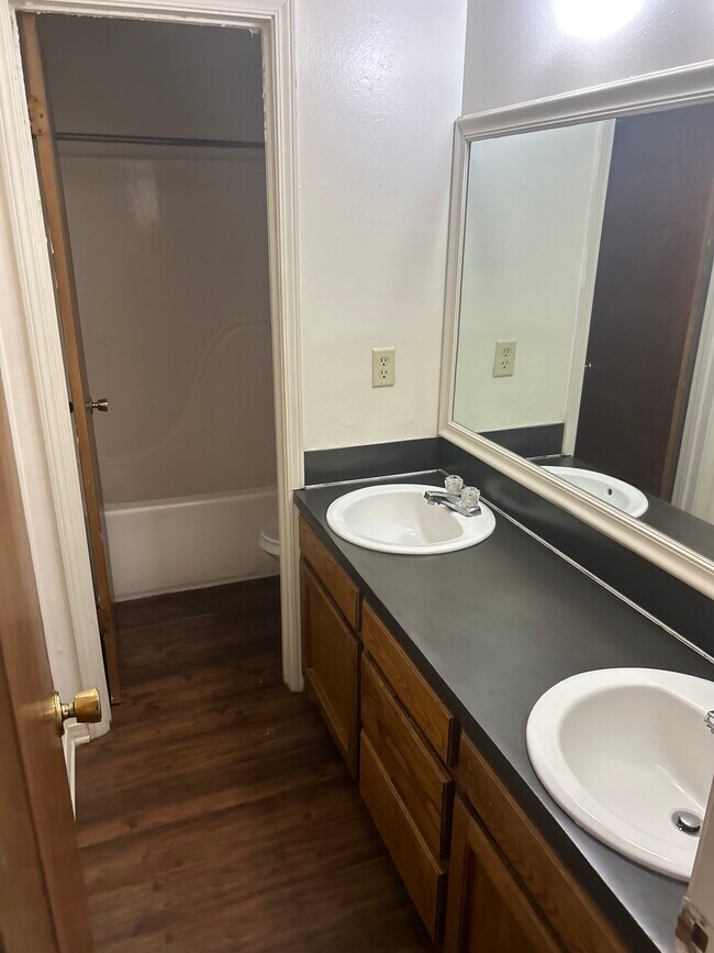 Building Photo - 103 Willow Ridge Dr