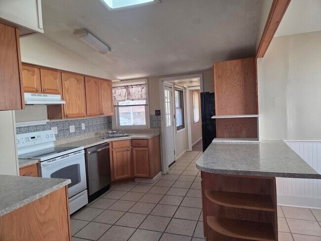 Foto del edificio - 645 Linden Ln