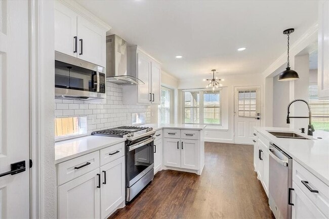 Building Photo - 17118 Canterbury Green Ct