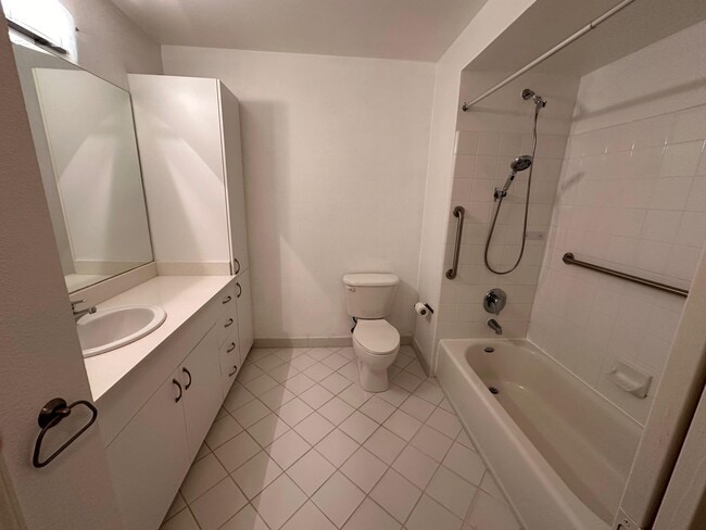 Building Photo - 8300 Oceanview Ter