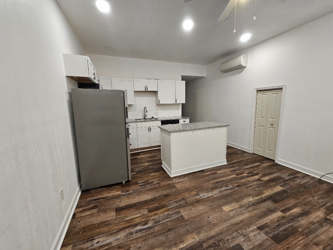 Building Photo - 420 Etna St