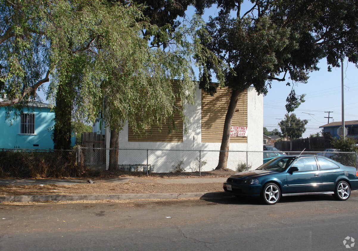 Building Photo - 4444 Redwood St