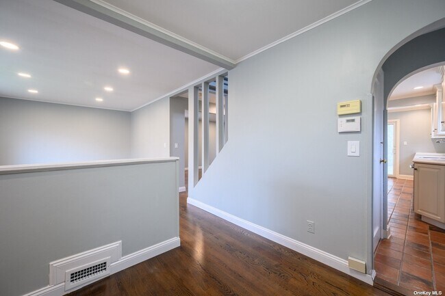 Building Photo - 24 Ashwood Rd