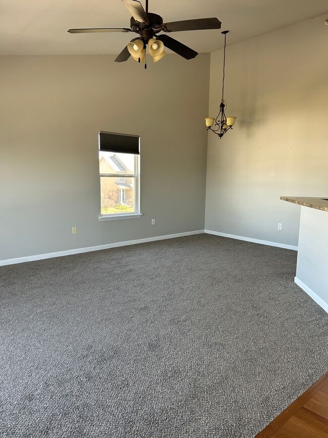 Building Photo - Condo Unit