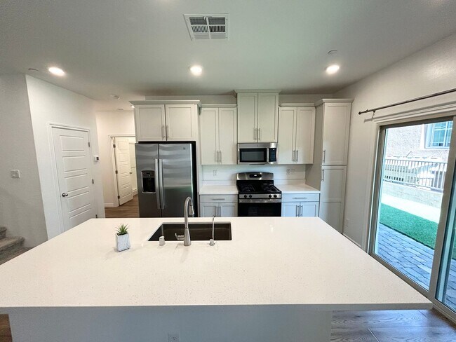 Foto del edificio - 3/BD 3/BA Stylish Summerlin West Townhome ...