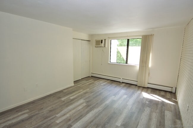 Building Photo - 839 Blackstone Vlg