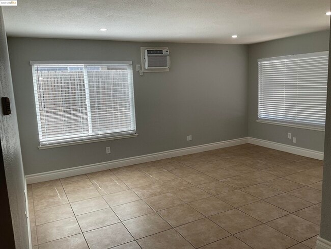 Building Photo - 56 Amelia Way