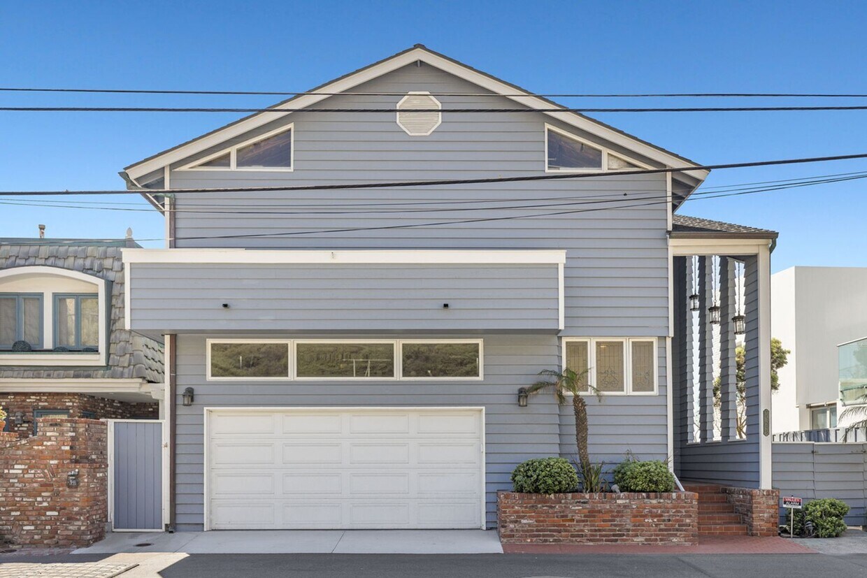 Primary Photo - Beach front Home!