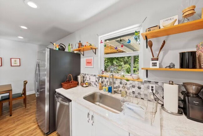 Foto del edificio - South Austin 3 Bedroom with a Garage!