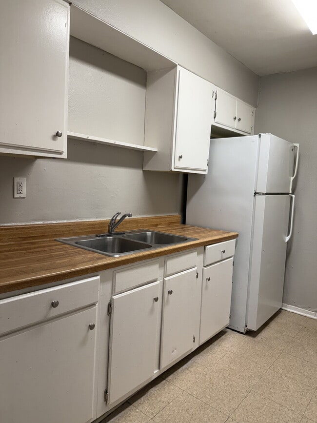 Building Photo - 604 Morningview Dr