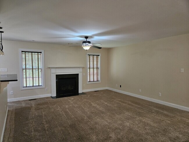 Foto del edificio - 550 Orchard Falls Dr