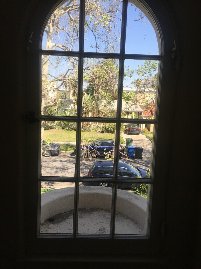 Foto del edificio - 357 N Croft Ave