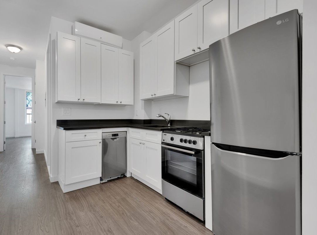 Primary Photo - 1246 Halsey St