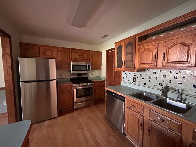Building Photo - Charming 3-Bedroom Ranch on Oversized Corn...