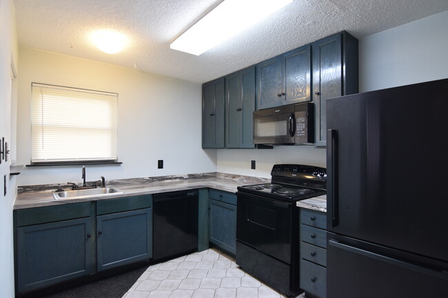 Building Photo - 2518 Skyline Dr