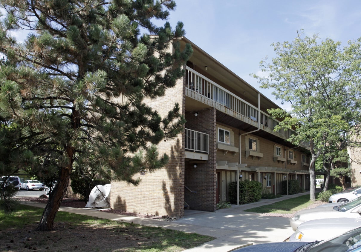 Building Photo - Wimbledon Condominiums