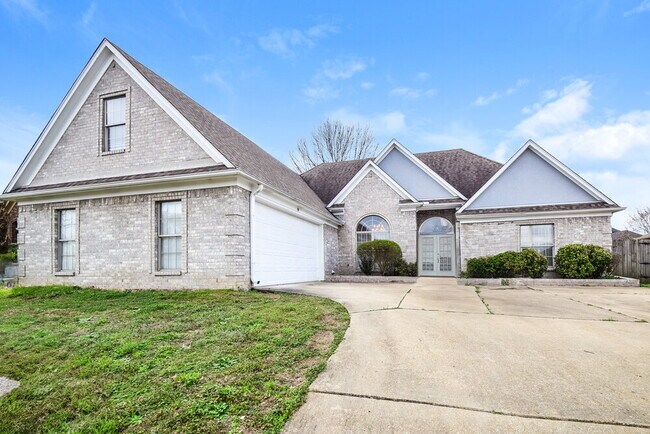 Foto del edificio - 1573 Golden Oaks Loop N