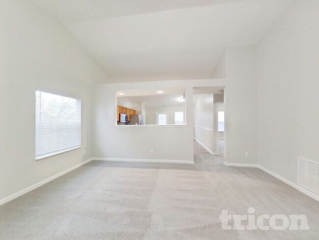 Foto del edificio - 3247 Creekshore Dr