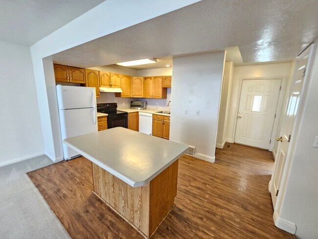 Foto del edificio - Spacious 3 Bd 2.5 Bath Townhouse in Bountiful