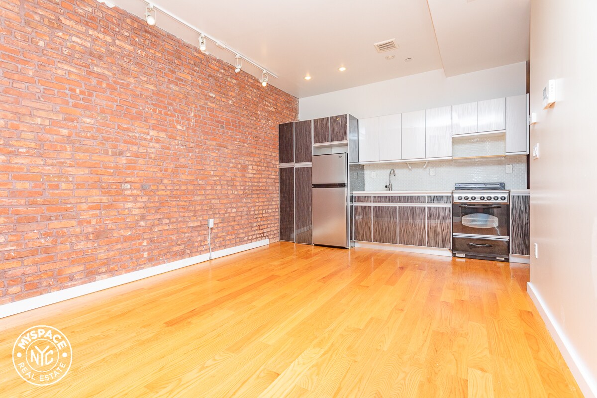 Primary Photo - 662 Park Pl