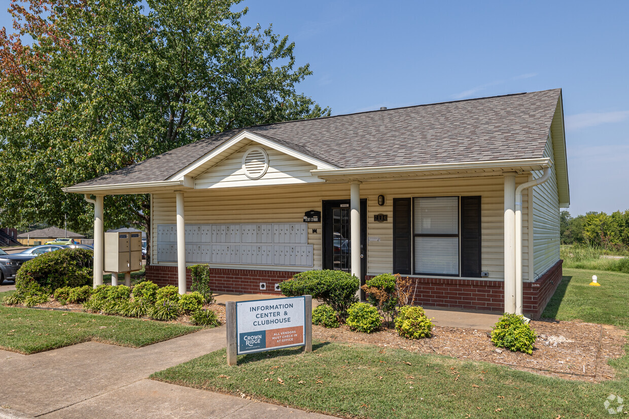 Primary Photo - Crown Ridge Apartments