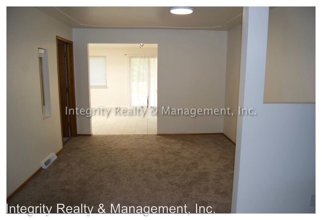 Building Photo - 4 br, 1.5 bath House - 5362 S Hickory St