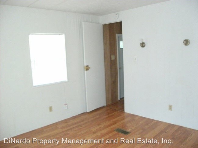 Building Photo - 2 br, 1 bath House - 2039 Hickorywood Dr