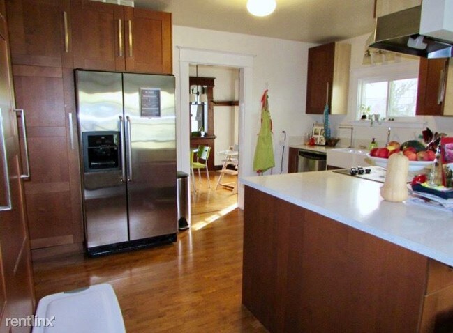 Foto del edificio - 7366 California Ave SW