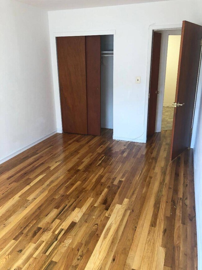 Building Photo - 69-46 Juniper Blvd S