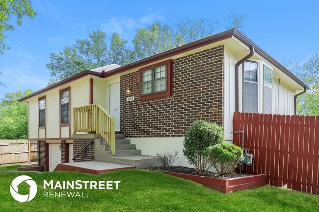 Building Photo - 1501 N Aztec Ave