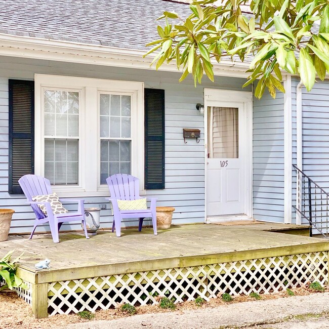 Photo - 3 Bedrooms 2 Full Bathrooms with fenced in... House