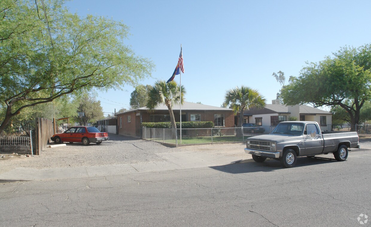 Building Photo - 1632 E Hedrick Dr